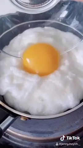 🍳☁️// #vietnam #foryou #onhavanvui #trungbot cách làm trứng bọt?? các bạn làm thử đi :D