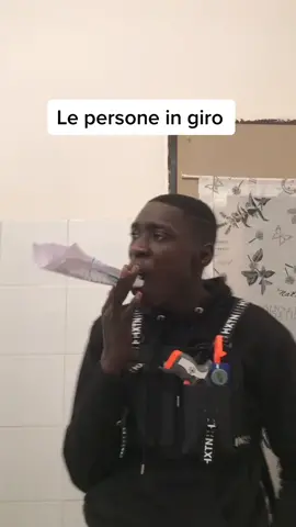 La persona dopo la @ ti nascondere qualcosa #foryou #foryoupage #comic #ironia