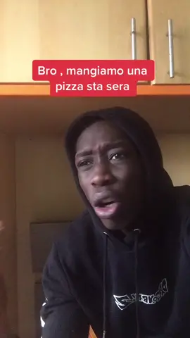 La persona dopo la @ dovrà mangiare la pizza all’ananas#pizza #foryoupage #foryou #comic ￼