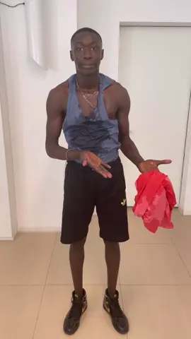 Sorry my Idol but I just had to do.. @willsmith 🤣Scusa Idolo mio ma l’ho dovuto fare! 🙏🏾🤣 #learnfromkhaby #learnwithtiktok #ImparaConTikTok