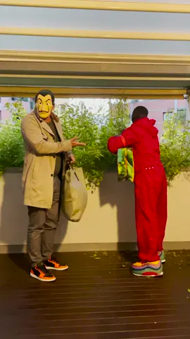 I think Marsiglia is mad at me 😱 💰 😂Casa de Papel or Squid Game? Which one do you prefer?@Luka Peros #leanfromkhaby #marsiglia#casadepapel #squid