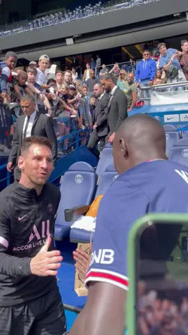 The dream of every child, Finally I met him! A Legend, a great player a wonderful person! I have no words guys 🥺 look at my face.🥺 thanks @psg WHO’S YOUR FAVOR…