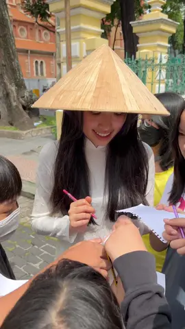 Quá là nhiều bạn