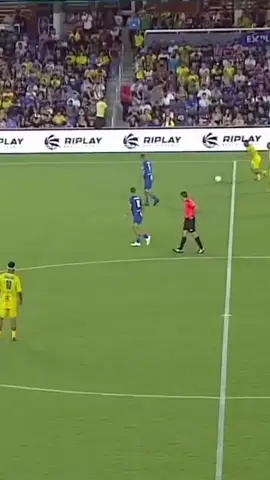 At the beginning of the game I said to @Ronaldinho , "make sure if you have to rely on someone , don't pass the ball to me! hahahahahaha. I am only good at run…