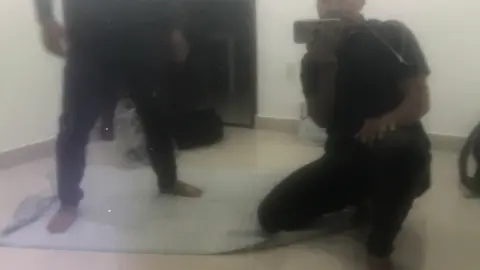 Tivi tối 1 bên