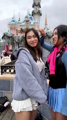 Elsa và Anna phiên bản Việt Nam??