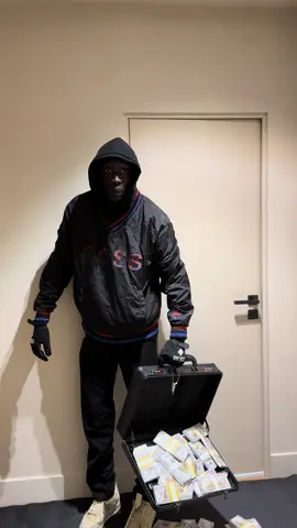 I just wanted to take the stairs🥲#learnfromkhaby #comedy  FAKE MONEY 💵👍🏿