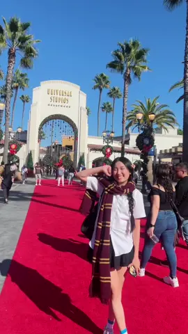 một ngày đi Hollywood, tuy mùa đông nhưng quá là nắng luôn huhu! đố các bạn mình thuộc house nào trong Harry Potter ☺️ #SuperUV #review #garnier #garniervn