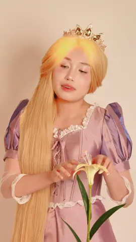 biến hình công chúa Rapunzel quá là sến hihi :) mình quay từ hồi tháng 8 mà giờ mới đăng hihi (quà giáng sinh cho các bạn đó)! cảm ơn team @TiPu MakeUp 🇻🇳 quá…