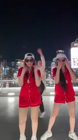 nhảy ngoài đường lúc 1h sáng ở Las Vegas… sau khi xem concert Bruno Mars