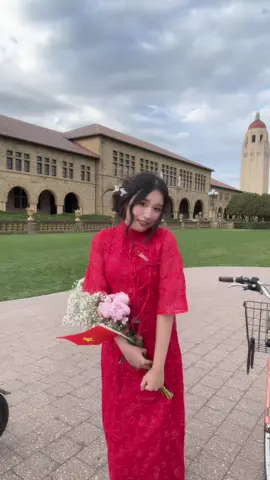 chụp hình áo dài tại trường :)