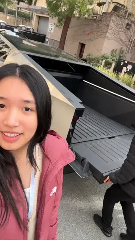 bạn muốn lái xe này ko?