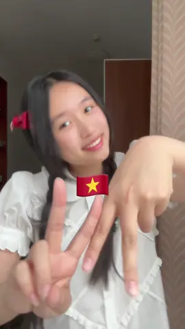 mình nhìn hơi giống hs cấp 1 ha 😬 (dc @Anh Chủ OTea )