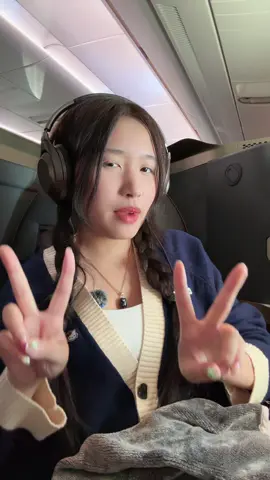 cô tiếp viên đã nhìn vã đánh giá :)